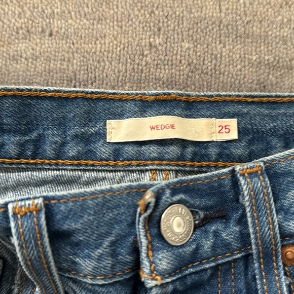 Levis ripped wedgie jean size 25 - Picture 2 of 4